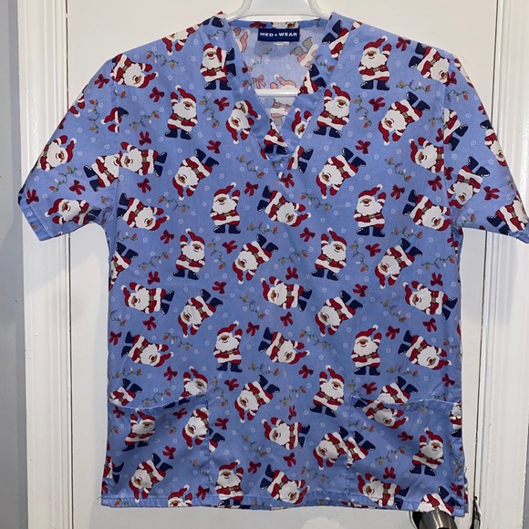 Christmas Scrub Top Size Medium Med+ Wear preowned in excellent condition - Picture 1 of 6